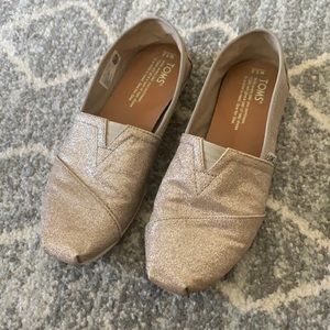 Rose gold sparkle holiday TOMS alpargatas size 5.5 excellent condition